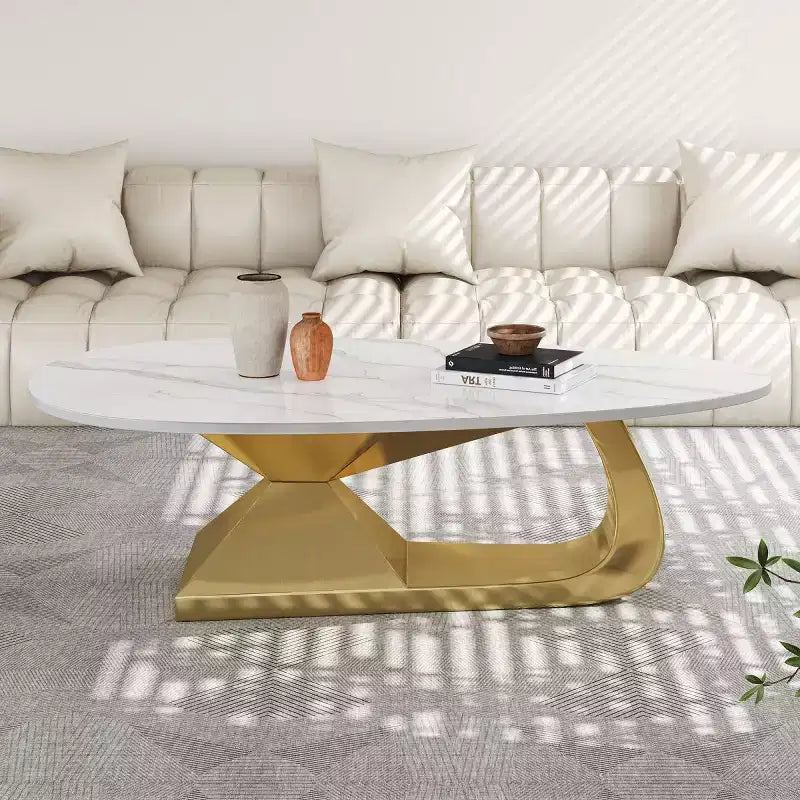 Table basse moderne en pierre frittée avec base sculpturale en acier inoxydable, en forme de galet imitation marbre