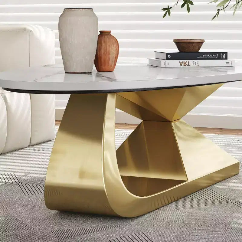 Table basse moderne en pierre frittée avec base sculpturale en acier inoxydable, en forme de galet imitation marbre