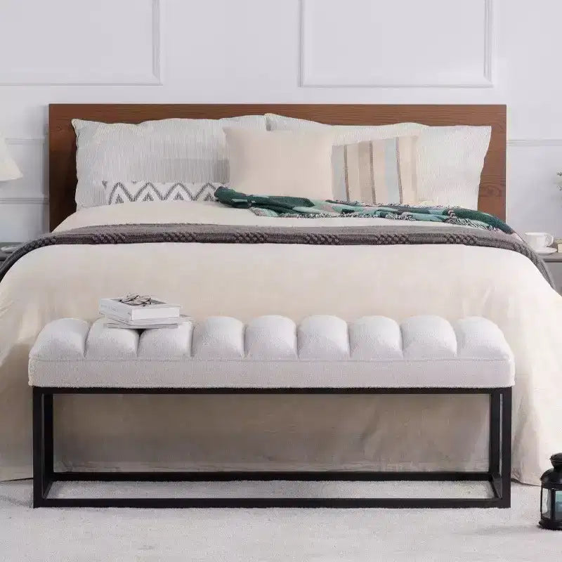 Banc de 137 cm en similicuir rembourré avec base en métal, banc d'entrée moderne pour chambre à coucher et salon